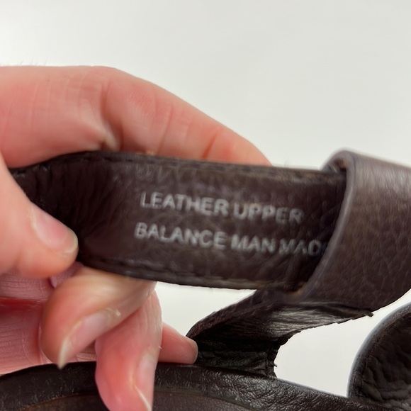 Le Chateau brown leather strappy wedges - Picture 8 of 11